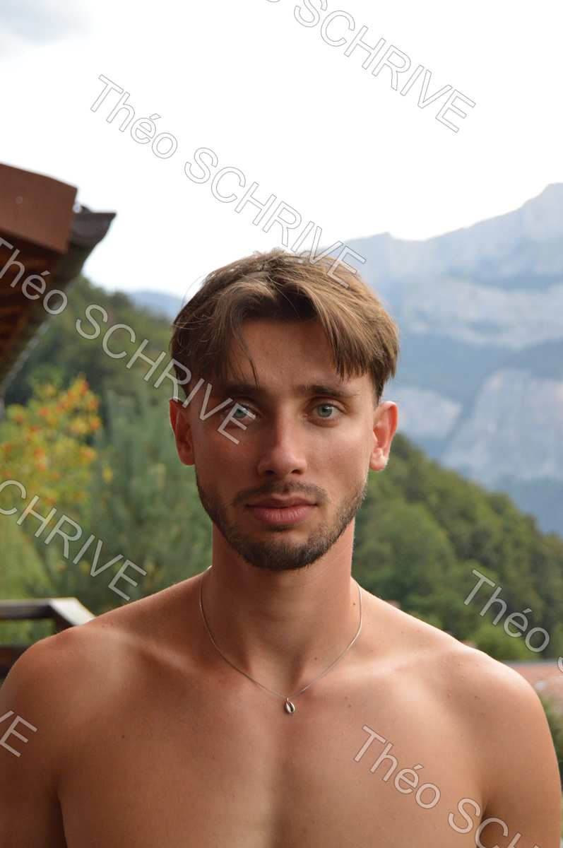 Portrait de Nathan dans le paysage de Sallanches